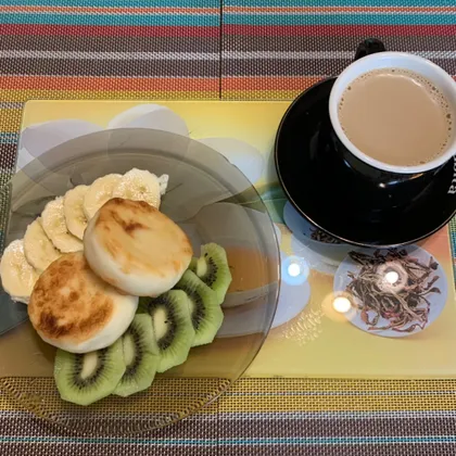 Вкусный полезный завтрак с фруктами