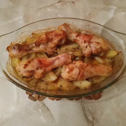 Запеченная картошка с куриной голенью в двух маринадах