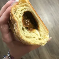 Круассан со сгущёнкой 🥐