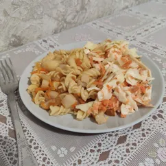 Макароны с салом и салат из морковки и белокочанной капусты🍽️