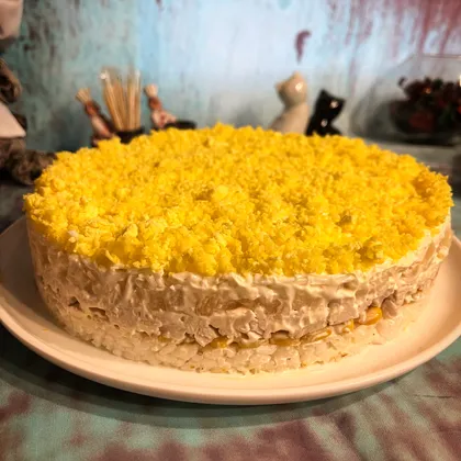 Слоёный салат с курицей и рисом