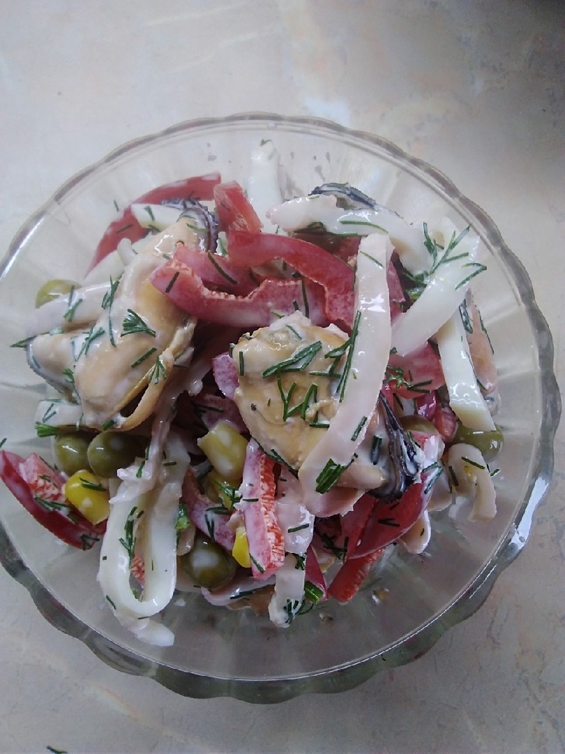 Салат из кальмаров и мидий – пошаговый рецепт приготовления с фото
