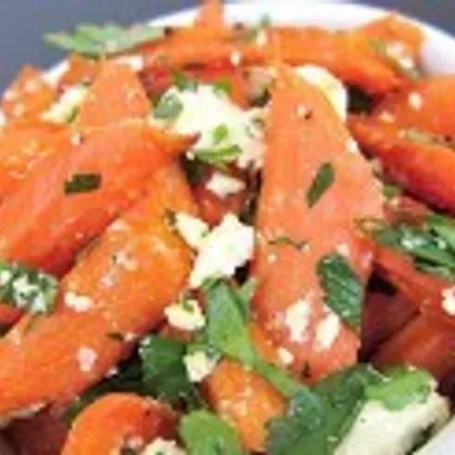 Морковный салат с сыром фета