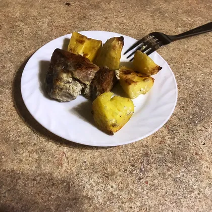 Свинина и картофель запечённый в сметане