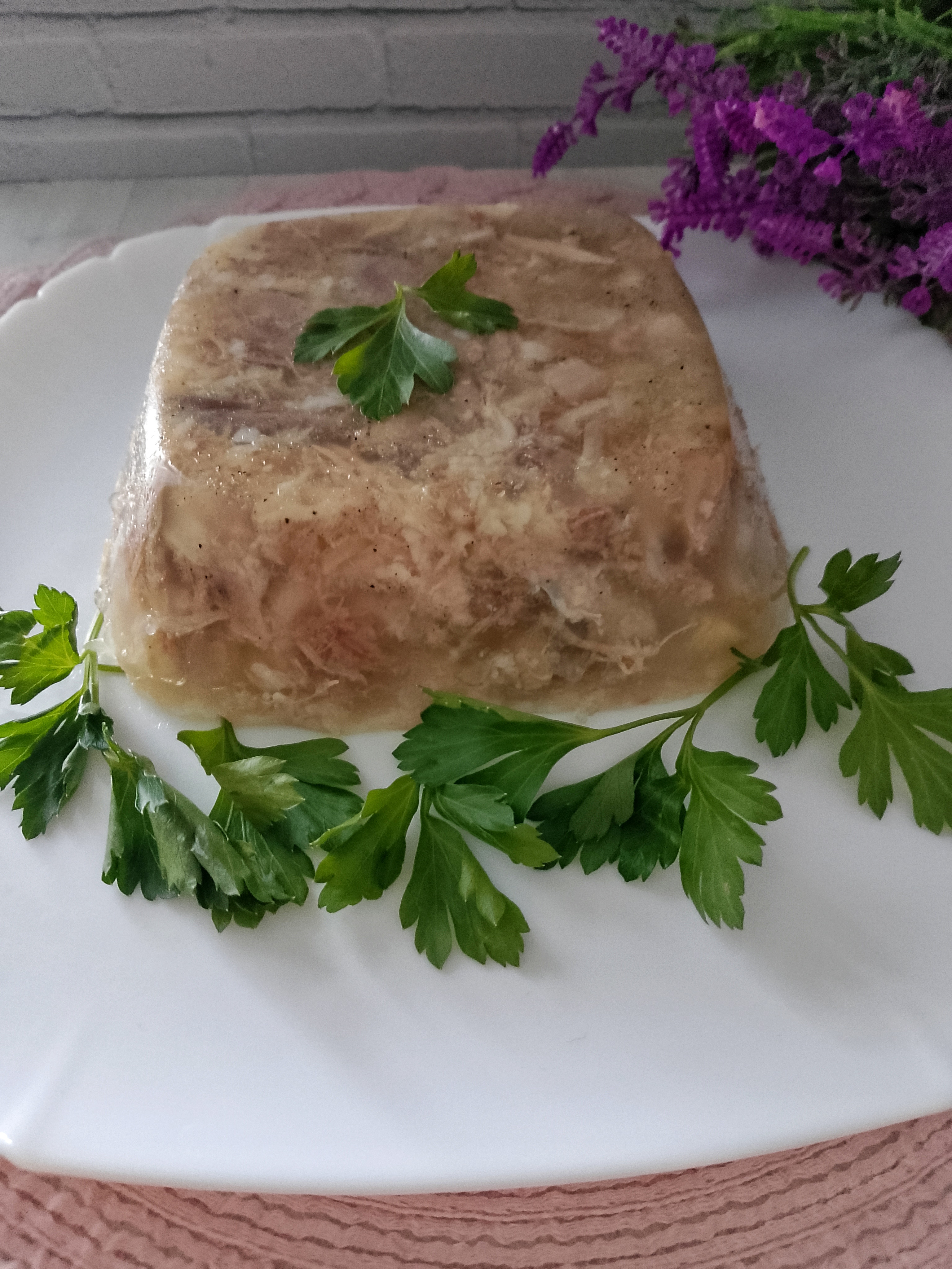 Холодец из свиных ножек и рульки