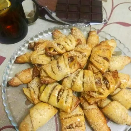 Песочное печенье с яблоками и орехами