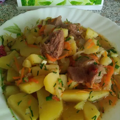 Картофель тушеный с мясом на сковороде