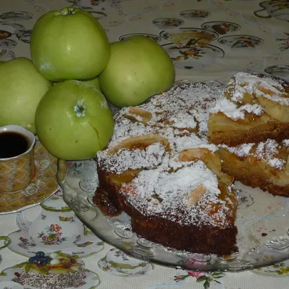 Медовый пирог с яблоками и абрикосами 