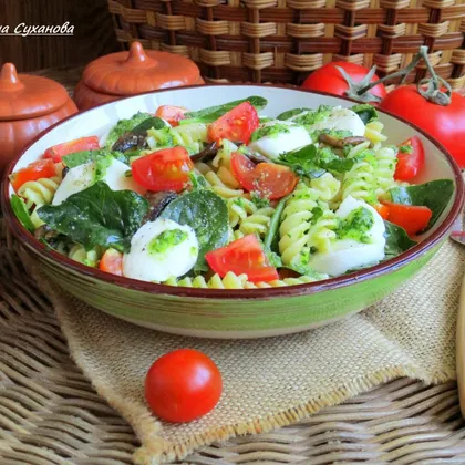 Тёплый салат с пастой 'Римские каникулы'