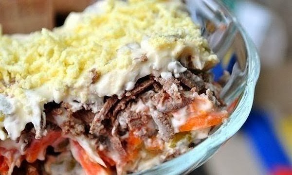 Слоеный салат с куриной печенью