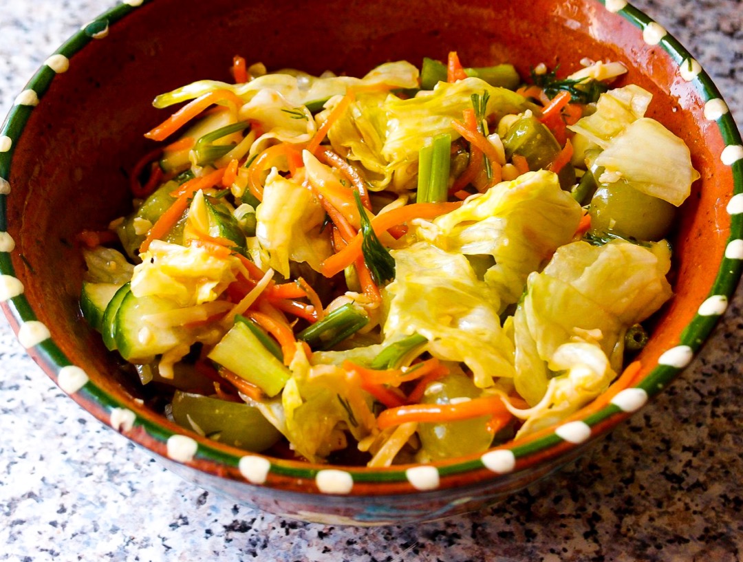Салат с курицей, огурцом, помидором, сыром фетой простой рецепт с фото пошагово