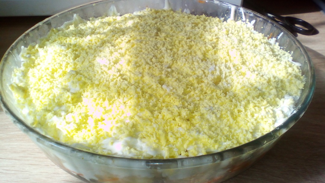 🥗 Рыбный салат «Мимоза» с консервированной скумбрией — рецепт для праздничного застолья!