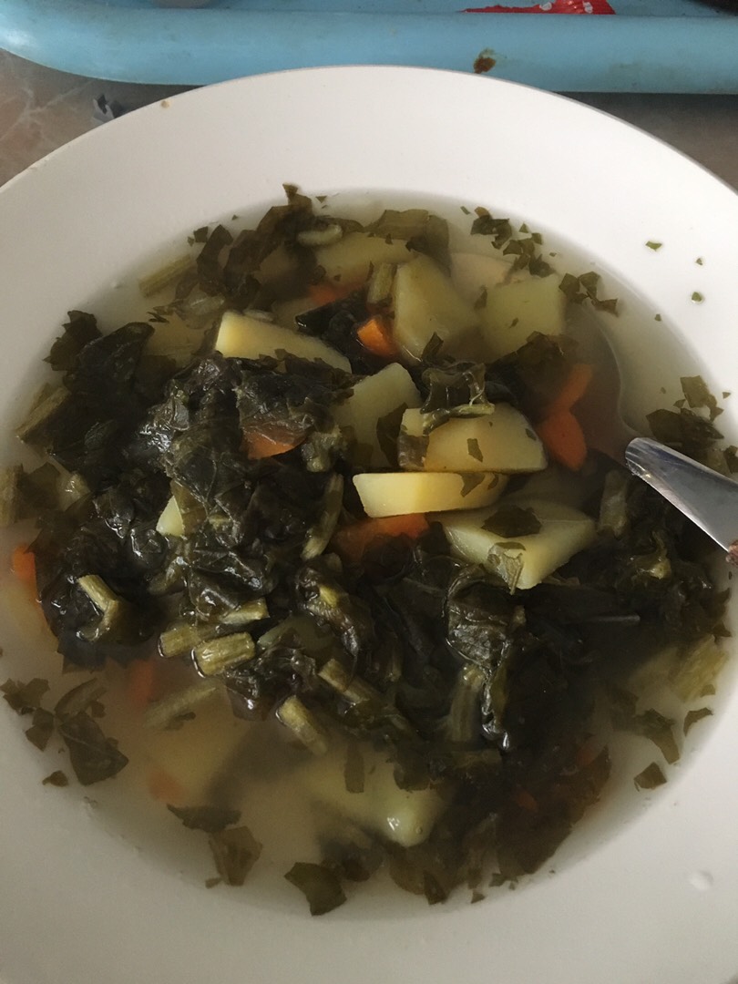 Наваристый суп из щавеля на мясном бульоне (со свининой)