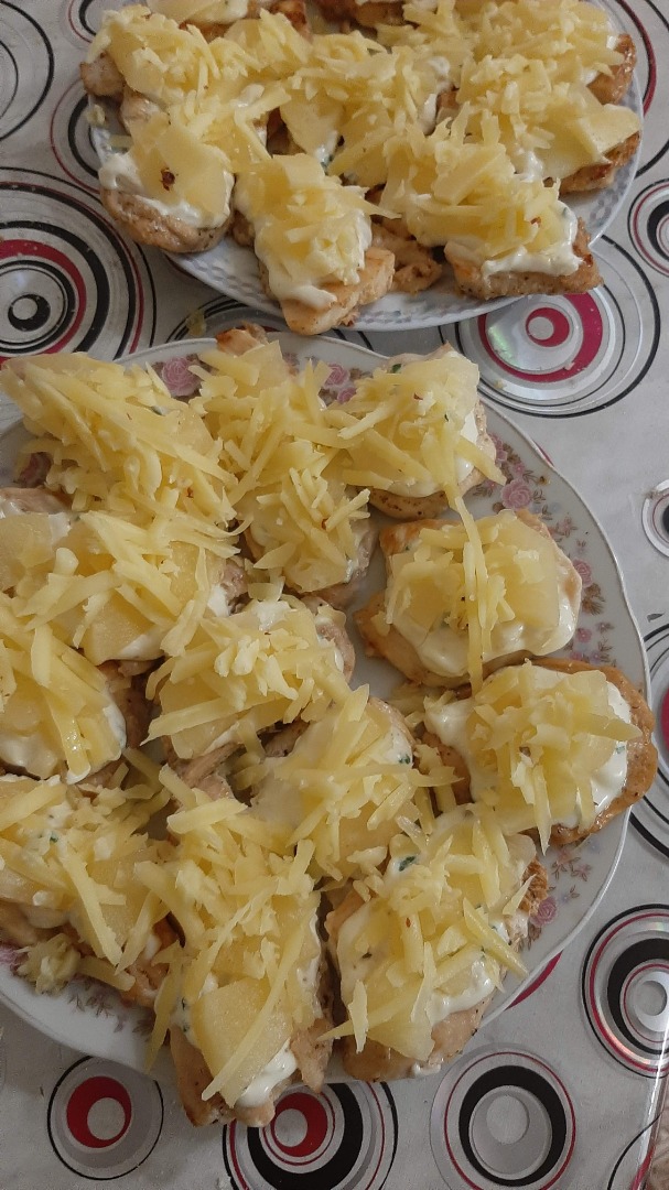 Куриное филе с ананасами