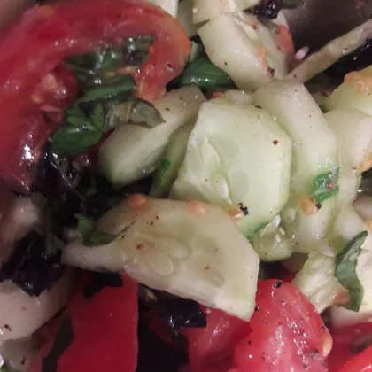 Салат с огурцами и помидорами
