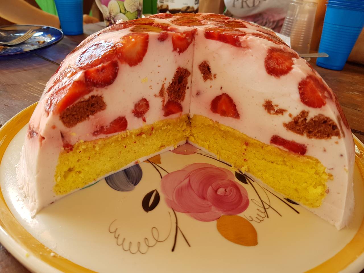 Творожный торт с клубникой, рецепт с фото
