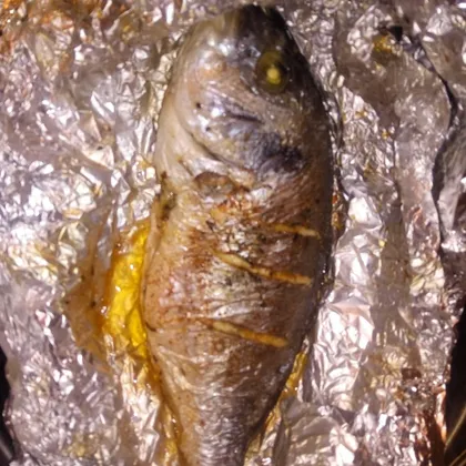 Рыбка в духовке на луковой подушке
