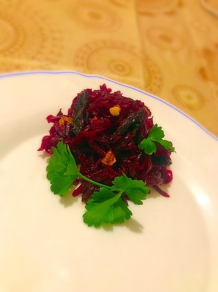 Свекла с черносливом и орехами