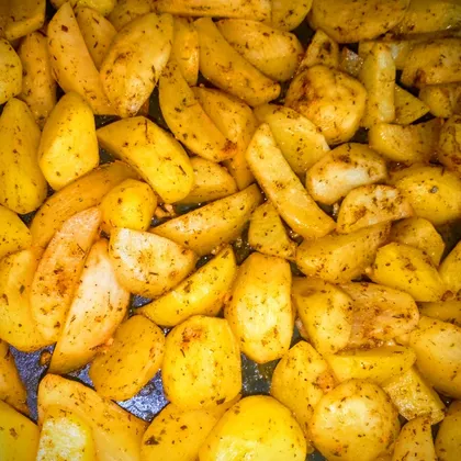 Запечённый картофель в духовке