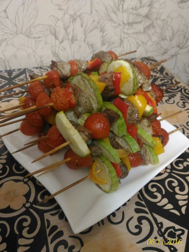 Шашлычки на шпажках с овощами