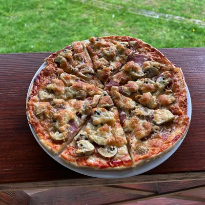 Пицца «ассорти» на готовой основе