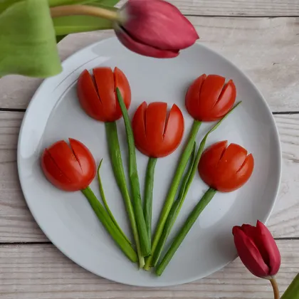 Тюльпаны 🌷 Овощная нарезка на 8 марта 