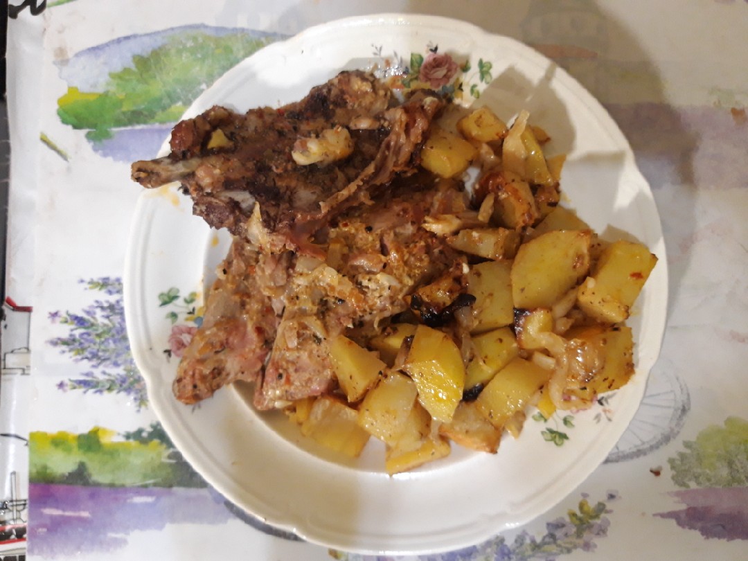 Картошечка запеченная с ребрышками в духовке