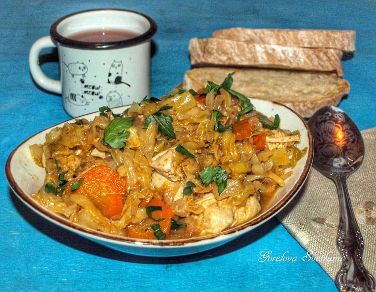 Индейка, томленная с капустой