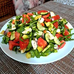 Салат с  авокадо 