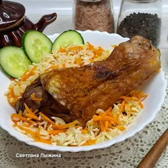 Голень индейки с рисом в духовке