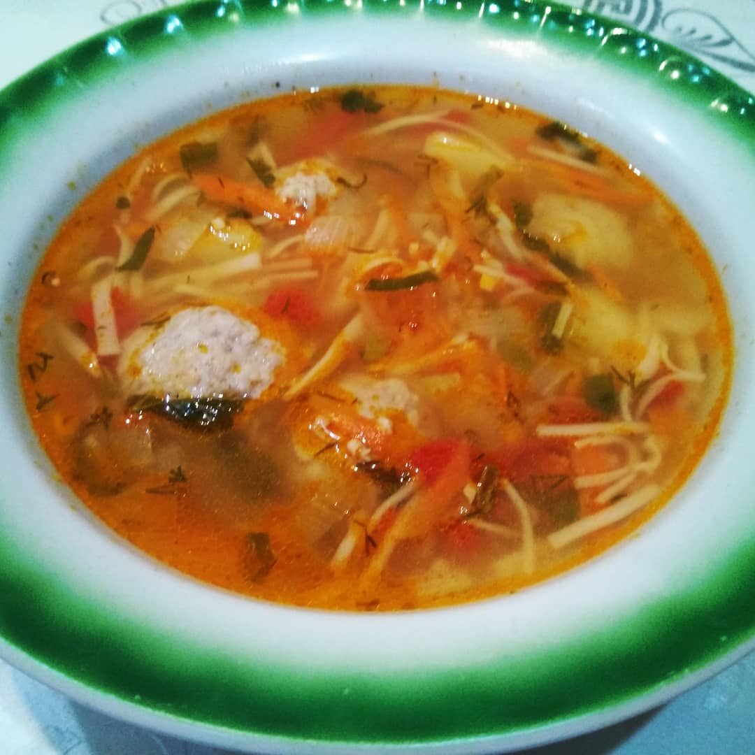 Готовим суп с фрикадельками и вермишелью по классическому рецепту