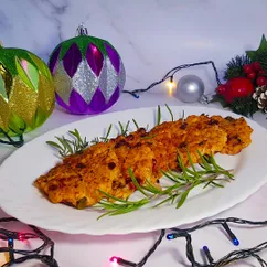 Котлетки из рубленого куриного филе и брусники с кедровыми орешками