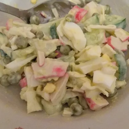 Овощной салат с крабовыми палочками