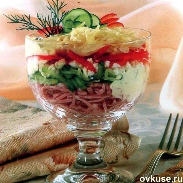 Итальянский салат с лапшой, ветчиной и сыром