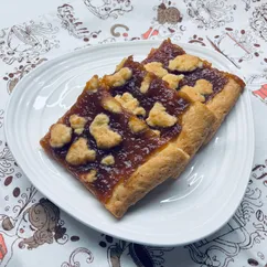 Пирог песочный с джемом