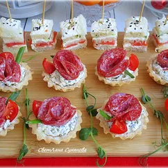 Тарталетки с салями