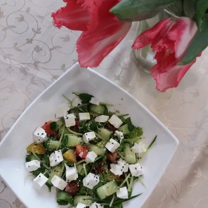 Салат со шпинатом и сыром фета