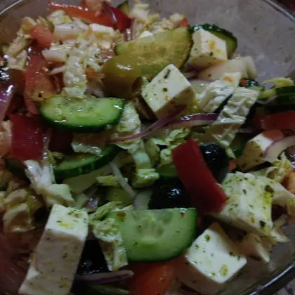Овощной салат с фетаксой