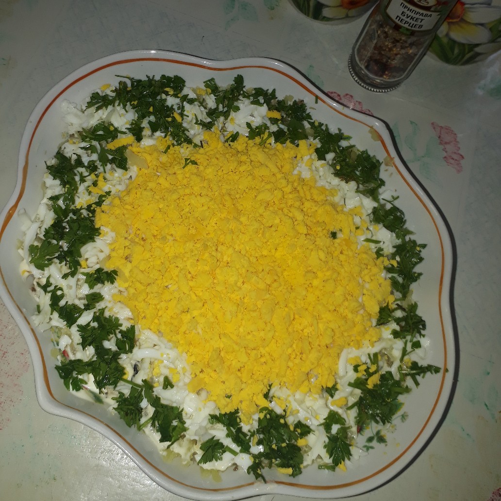Рецепт: Мимоза классическая - с солеными огурцами и сыром!