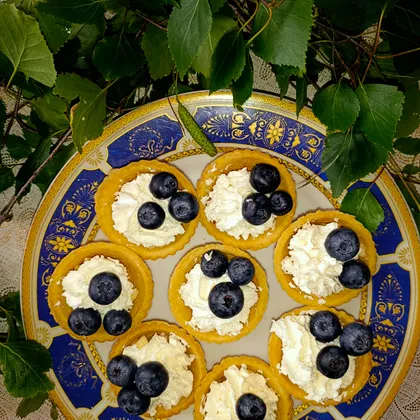 Тарталетки с бананом и голубикой
