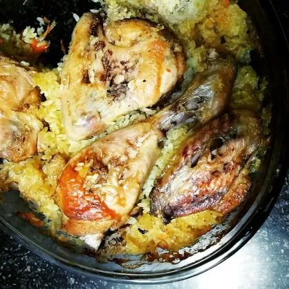 Куриные окорочка и крылья с рисом в духовке