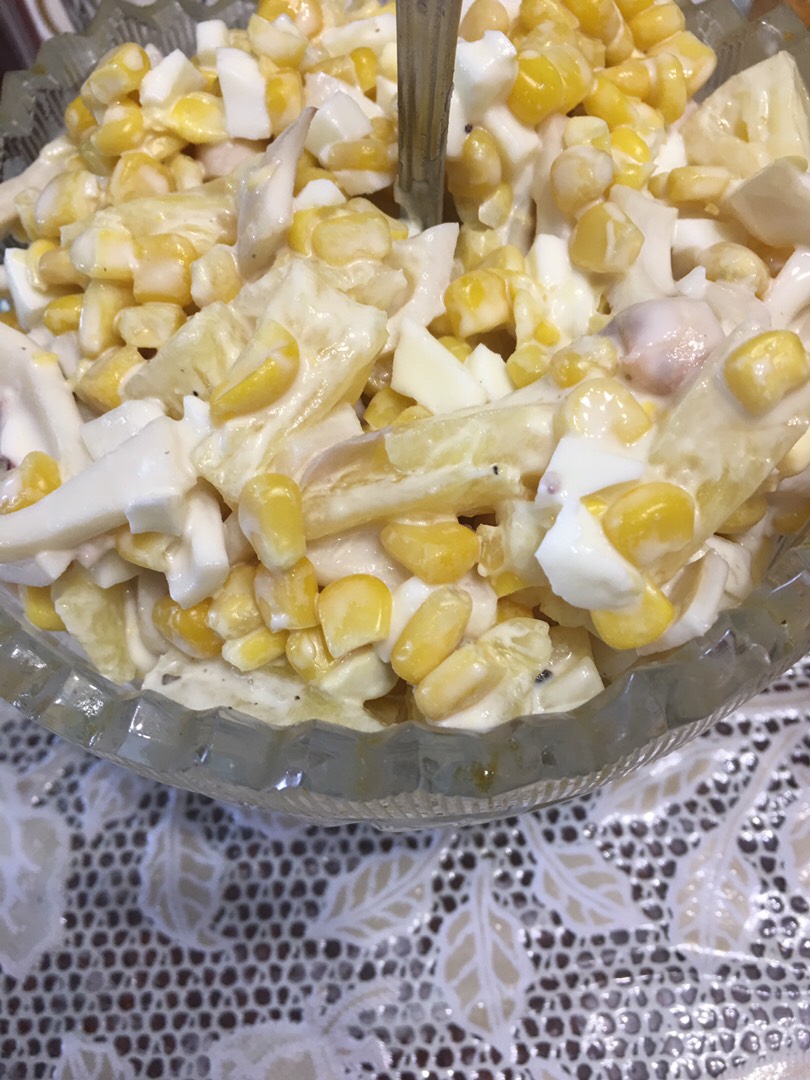 Салат с кальмарами