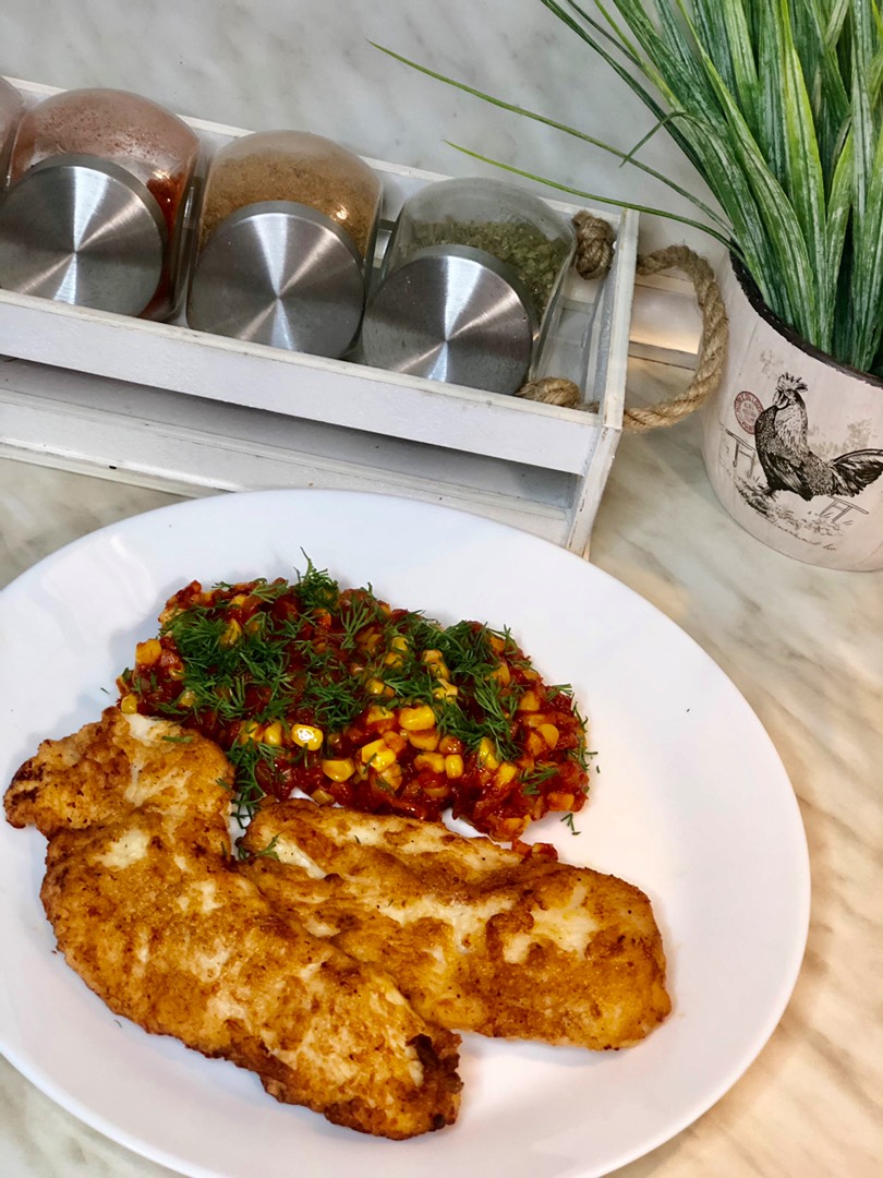 Куриные отбивные с кукурузой в томате