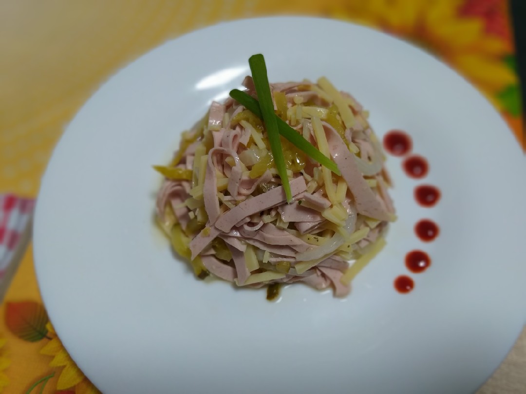 Страсбургский вурст салат с сыром