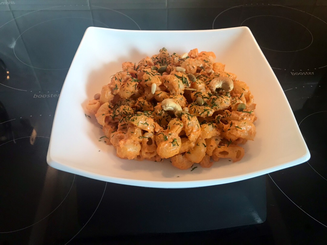 Пенне с песто из вяленых помидоров и орехов