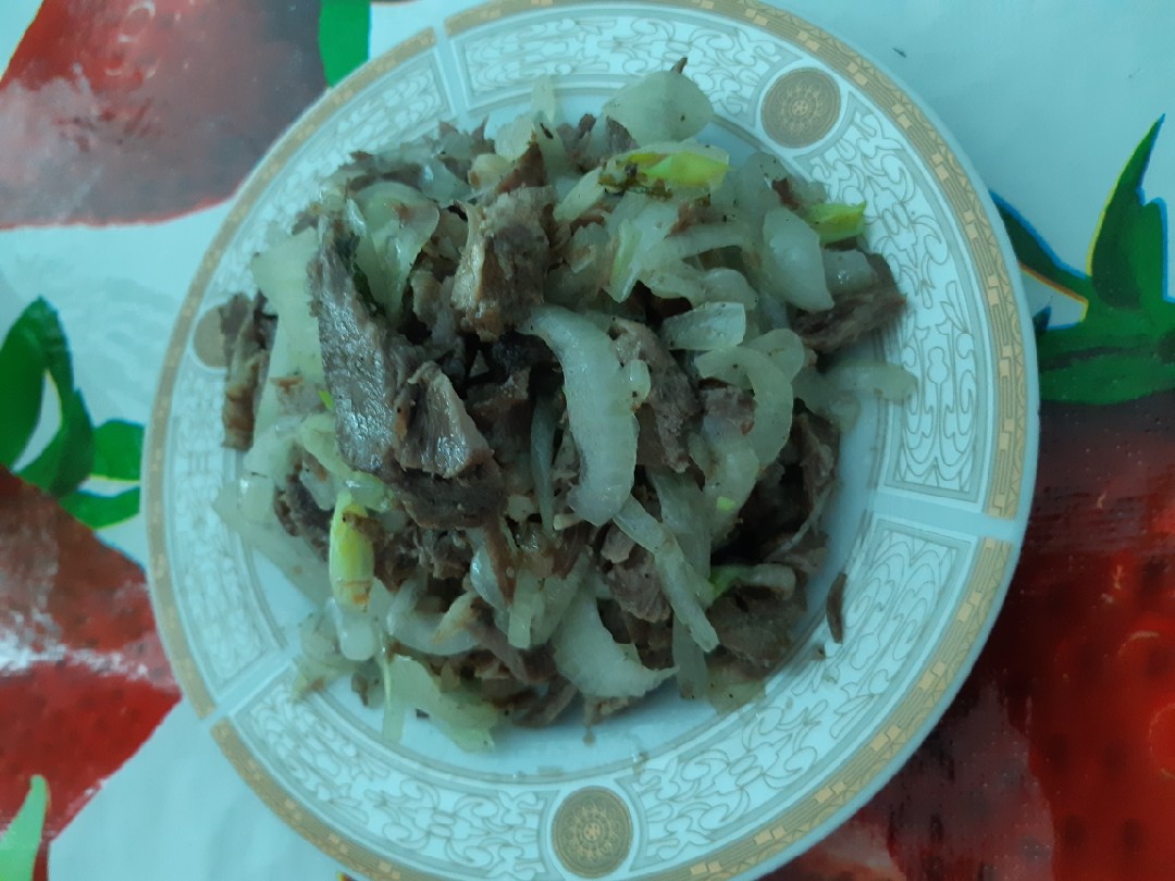 Жареное мясо с лучком