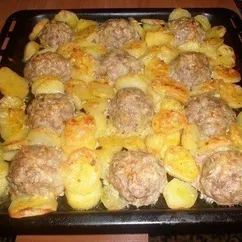 Мясные "ёжики" с картошкой под сыром