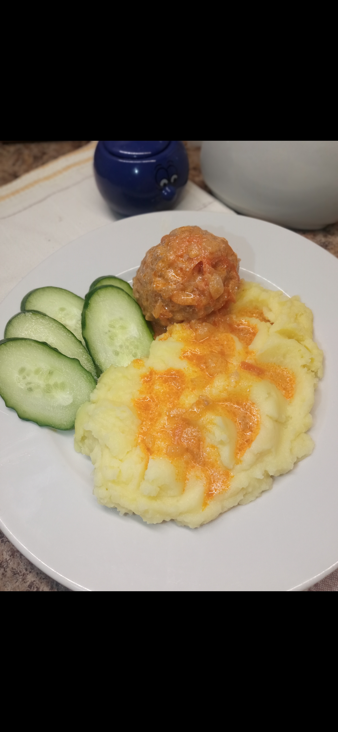 Тефтели в томатно-сметанном соусе