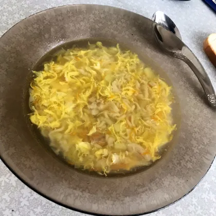 Куриный суп с лапшой и яичком