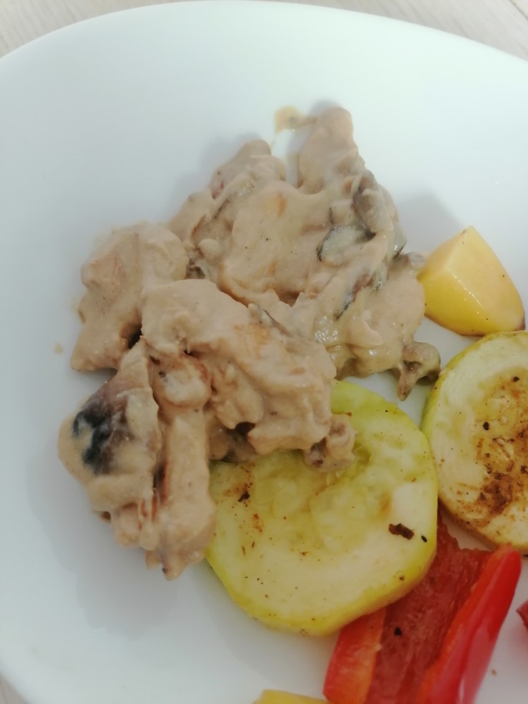 Куриная грудка в соусе